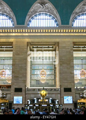 Réveil sur stand d'informations sur Grand Central Terminal, NEW YORK, USA Banque D'Images