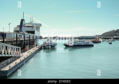 Island hopping bateaux à St Peter Port Guernsey Banque D'Images