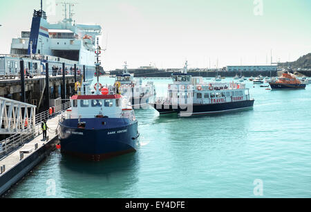 Island hopping bateaux à St Peter Port Guernsey Banque D'Images