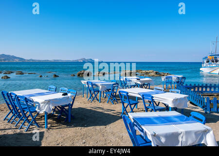 Café sur une plage. Kolymbia. Rhodes, Grèce Banque D'Images