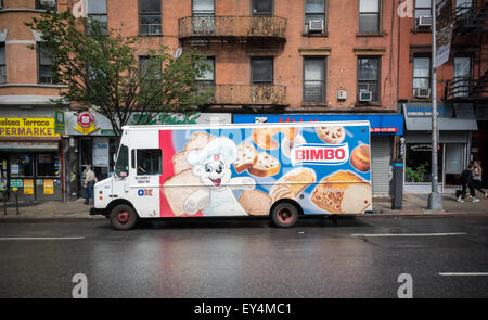 La livraison d'un camion de marque produits de boulangerie Bimbo à New York le samedi 18 juillet 2015, le conglomérat mexicain Bimbo Sara Lee, Thomas' Entenmann's et une foule d'autres marques. (© Richard B. Levine) Banque D'Images