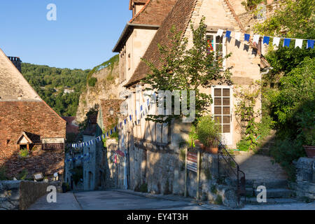 Tôt le matin dans la ville médiévale de Rocamadour, Vallée du Lot, Midi-Pyrénées, France Banque D'Images