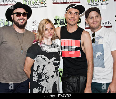 Bala Cynwyd, Pennsylvania, USA. 21 juillet, 2015. Rock alternatif américain Neon Trees posent à Radio 145,5 millions aujourd''s Performance Theatre le 21 juillet 2015 à Bala Cynwyd, Pennsylvania, United States. Crédit : Paul Froggatt/Alamy Live News Banque D'Images