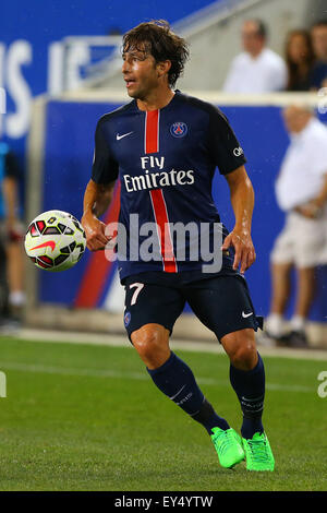 New Jersey, USA. 21 juillet, 2015. Paris Saint Germain defender Maxwell (17) au cours de la première moitié de l'International Champions Cup Match entre le Paris Saint Germain et à l'AC Fiorentina a joué au Red Bull Arena à Harrison, NEW JERSEY. Credit : Action Plus Sport/Alamy Live News Banque D'Images