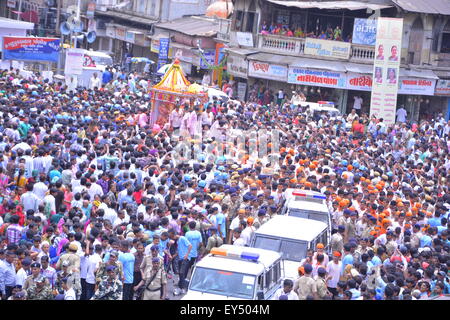 AHMEDABAD, Gujarat/INDE - grande quantité de personnes prenant part à Rath Yatra à Ahmedabad, Gujarat- l'Inde. Banque D'Images