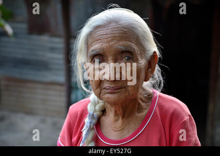 Vieille Femme, environ 90 ans, slum Colonia Monseñor Romero, District Itália, San Salvador, El Salvador Banque D'Images Vieille Femme, environ 90 ans, slum Colonia Monseñor Romero, District Itália, San Salvador, El Salvador Banque D'Images