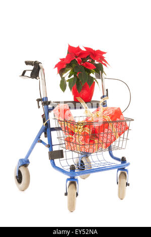 Walker bleu avec des cadeaux de Noël et Poinsettia isolated over white background Banque D'Images