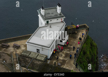 Lumière sur le phare de l'ouest de l'île de Rathlin Banque D'Images