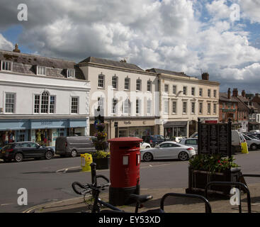 Grande rue historique, Marlborough, Wiltshire, England, UK Banque D'Images