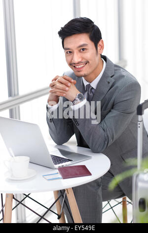 Portrait of businessman sur trip Banque D'Images