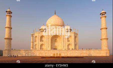 Le lever du soleil sur le Taj Mahal, en Inde. Banque D'Images