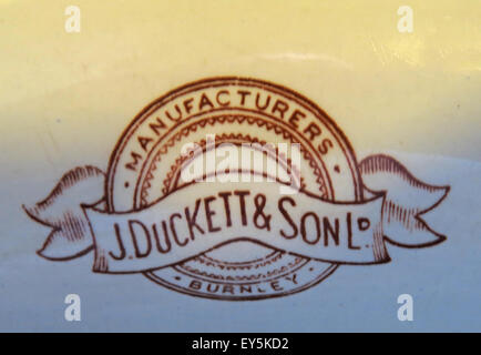 J Duckett & Son Ltd Burnley céramique vitrifiée fabricants Chine urinoir dans le pub sportif, Huddersfield, Yorkshire de l'Ouest Banque D'Images