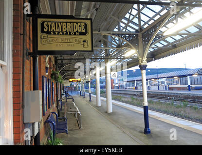 Stalybridge Gare Buffet Original bar,est 1885, Transpennine aletrail, Tameside, Greater Manchester, Angleterre, RU Banque D'Images