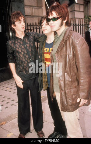 Groupe de rock anglais SUPERGRASS en 1995 De gauche à droite : Danny Goffey, Mick Quinn, Gaz Coombes Banque D'Images