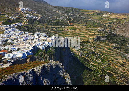 La Chora ('capital") de Folegandros l'une des plus belles heures de Cyclades, suspendu sur une falaise de 300 m. Grèce Banque D'Images