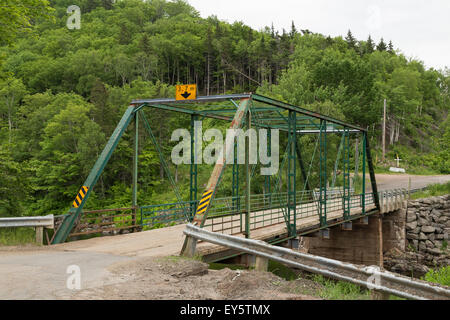 Un pont typique au Cap-Breton trouvés sur les routes rurales Banque D'Images