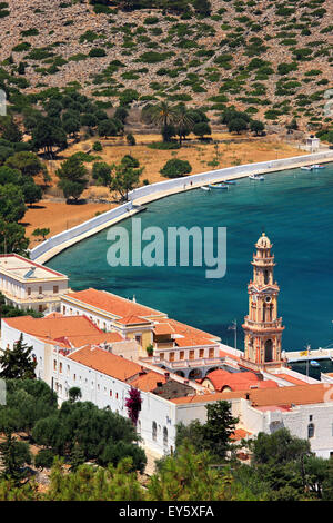 Le monastère de Panormitis, une des plus importantes de la mer et Panormitis petit golfe, l'île de Symi, Dodécanèse, Grèce Banque D'Images