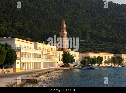 Le monastère de Panormitis, un des plus importants de la mer Égée, à Panormitis petit golfe, l'île de Symi, Dodécanèse, Grèce Banque D'Images