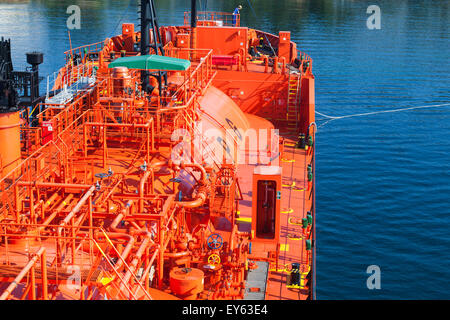 Gaz de Pétrole Liquéfié rouge ne les opérations d'amarrage Banque D'Images