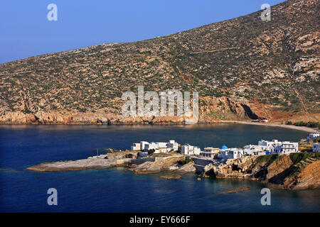 Apollonas village sur la côte nord de l'île de Naxos, Cyclades, Grèce Banque D'Images