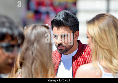 London, Piccadilly Circus. Simar Gill tournage des scènes Jimmy Sheirgill hareek du Punjabi film 'S' 21 Juillet 2015 Banque D'Images