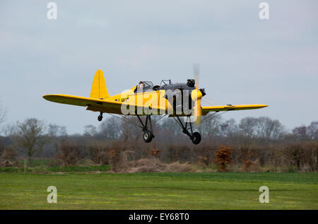 Ryan ST3KR G-RLWG atterrissage à Breighton Airfield Banque D'Images