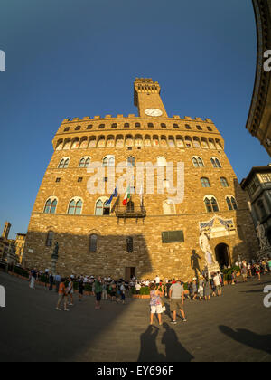 Le Palazzo Vecchio donne sur la Piazza della Signoria. Florence, Italie. Banque D'Images