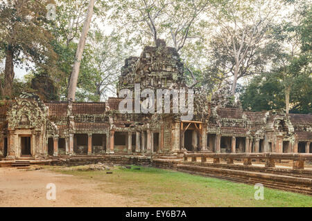 Ta Prohm temple Angkor, l'ancienne porte Banque D'Images