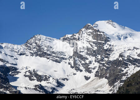 Montagnes couvertes de neige vu de Gran Paradiso Cogne dans l'Graian Alps, Italie Banque D'Images