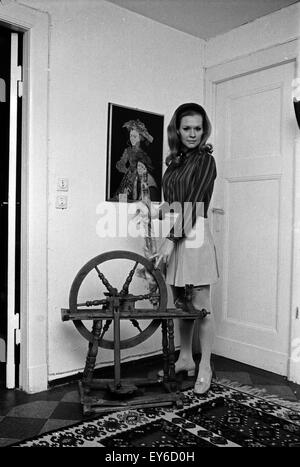 Deutsche Schauspielerin und Synchronsprecherin Ingrid van Bergen, Deutschland 1960 er Jahre. Actrice et comédienne de doublage allemand Ingrid van Bergen, Allemagne 1960. 24x36Neg446 Banque D'Images