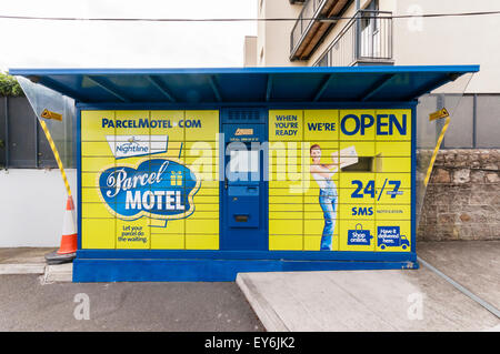 Motel de colis, un système de stockage automatisé pour la livraison de colis et de collecte en Irlande particulièrement populaires pour faire des achats en ligne Banque D'Images
