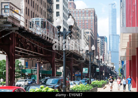 Le train tourne au-dessus de l Chicago South Wabash Avenue, à la nord. Banque D'Images