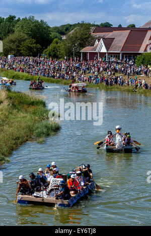 La série annuelle de course qui s'est tenue sur la rivière Ouse, Lewes, dans le Sussex, UK Banque D'Images