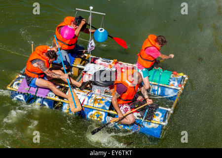 La série annuelle de course qui s'est tenue sur la rivière Ouse, Lewes, dans le Sussex, UK Banque D'Images