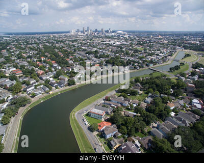 Vue aérienne de La Nouvelle-Orléans skyline et Bayou Saint-jean. Banque D'Images