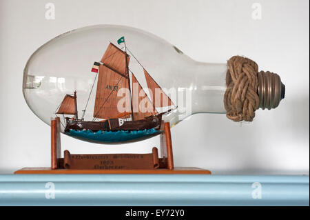 Bateau dans une bouteille, Norderney, sloop de 1883 Banque D'Images