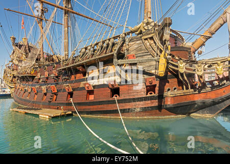 Bateau de Pirate Roman Polanski Porto Antico Genoa Italie Banque D'Images