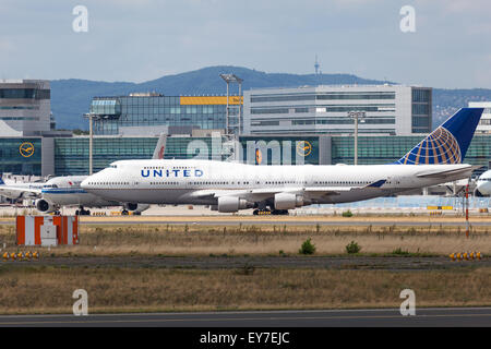United Airlines Boeing 747-422 à l'Aéroport International de Francfort Banque D'Images