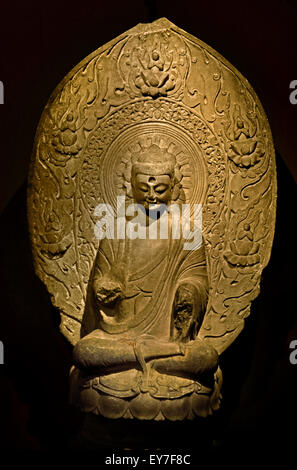 Bouddha Sakyamuni, pierre, le nord du Qi (550-577 AD) Musée de Shanghai de l'ancien art chinois Chine Banque D'Images