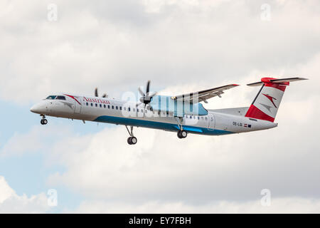 Austrian Airlines De Havilland Canada DHC-8-402Q à l'atterrissage à l'Aéroport International de Francfort Banque D'Images