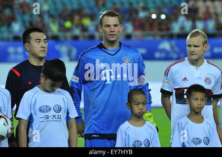 Guangzhou, Chine. 23 juillet, 2015. Bayern gardien MANUEL NEUER (C) pendant le match entre Bayern Munich vs Guangzhou Evergrande au stade de Tianhe à Guangzhou, Chine Crédit : ZUMA Press, Inc./Alamy Live News Banque D'Images