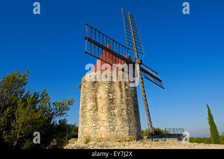 Alphonse Daudet"s moulin à vent. Près d'Arles, Bouches-du-Rhône, Fontvieille. Provence. La France. Banque D'Images