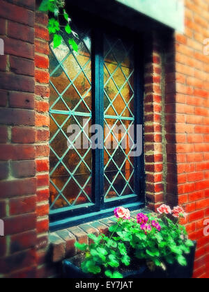 Fenêtre en verre feuilleté au plomb, quartier historique de Sniffen court à Murray Hill, New York, East 36th Street Banque D'Images