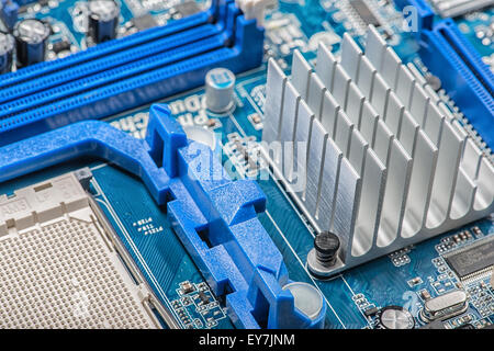 Close up d'un chipset heatsink sur carte mère Banque D'Images