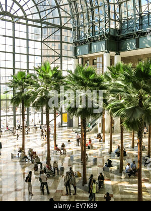 Le Jardin d'hiver Atrium, Brookfield Place dans Battery Park City, NYC, USA Banque D'Images