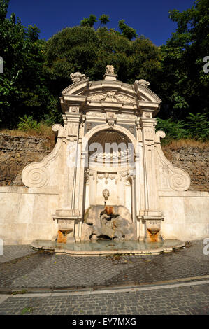 Italie, Rome, Trastevere, via Goffredo Mameli, fontaine appelée Fontana del Prigione, construite par Domenico Fontana Banque D'Images