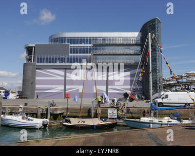 La Land Rover, Ben Ainslie Racing AC, la base pour la BAR team lors de leur soumission à l'Americas Cup. Banque D'Images