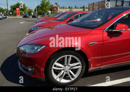 Les berlines Tesla chez un concessionnaire à Paramus, NJ Banque D'Images