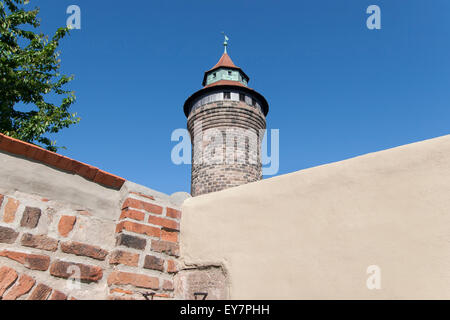 Tour du château Sinwellturm Nuremberg Allemagne Banque D'Images