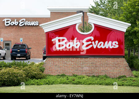 Un logo affiche à l'extérieur d'un restaurant Bob Evans location à Easton, Maryland le 18 juillet 2015. Banque D'Images